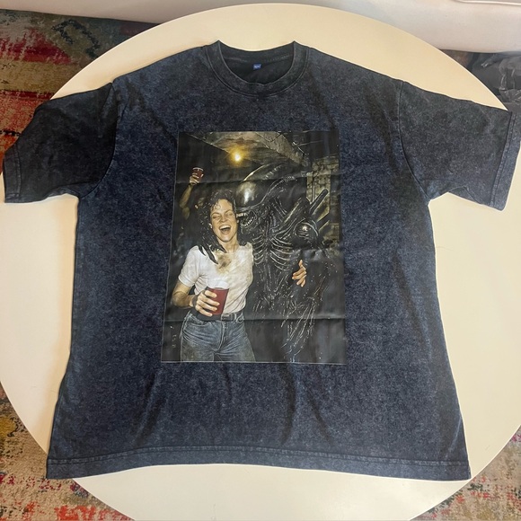 Other - Vintage Graphic Tee Sigourney Weaver Xenomorph Alien Party Black, 100% Cotton XL